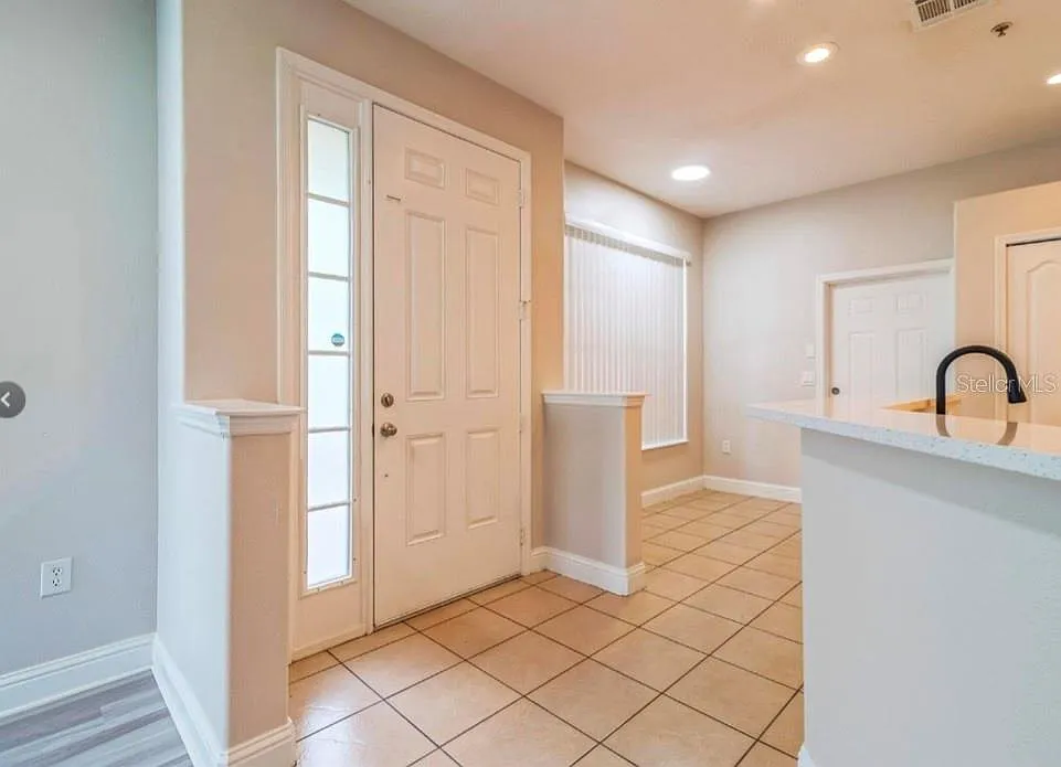 3 bed, 2.5 bath, 1570 sqft, $2,300 — Photo 4