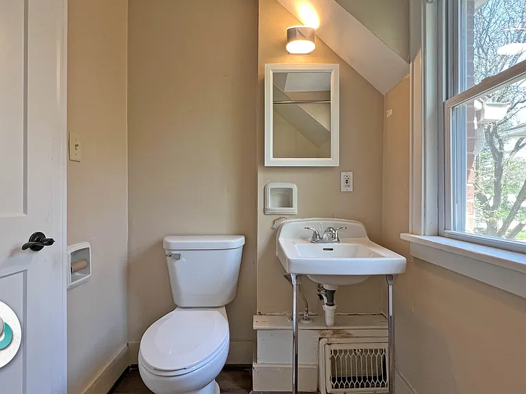 213-215 6th Pl NW #213 — Photo 17