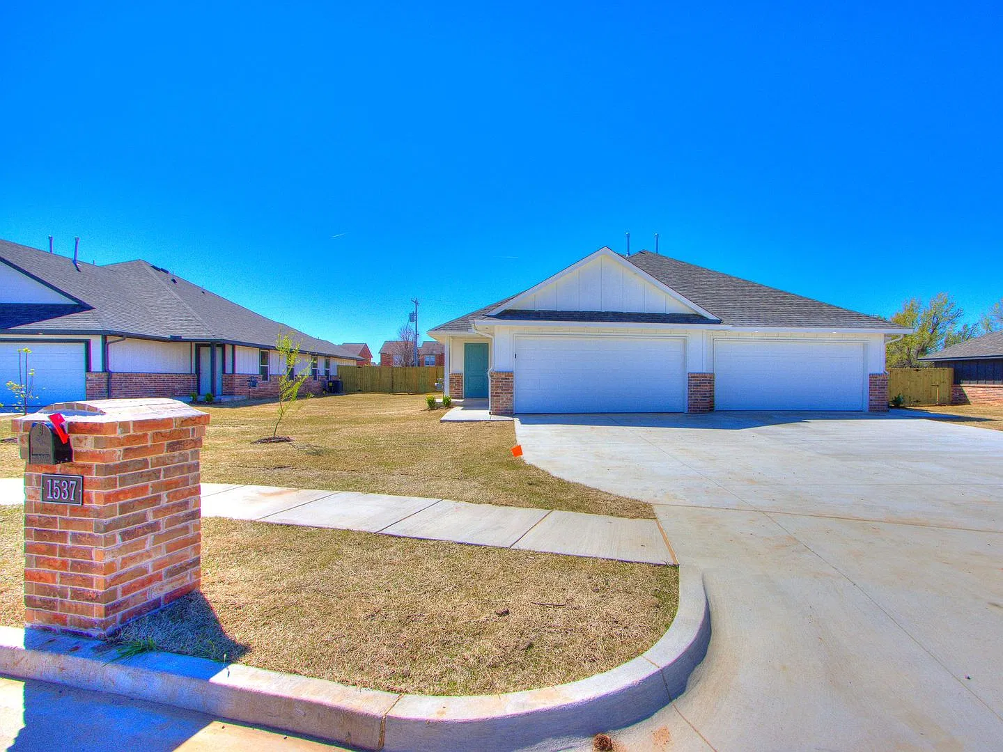3 Bedroom 2 Car Garage In El Reno — Photo 2