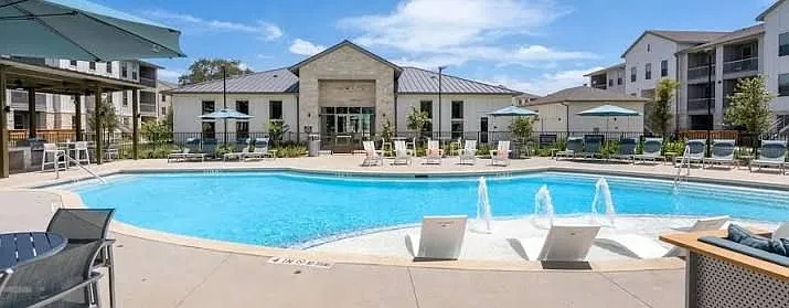 1 bed, 1.0 bath, 783 sqft, $1,199 — Photo 1