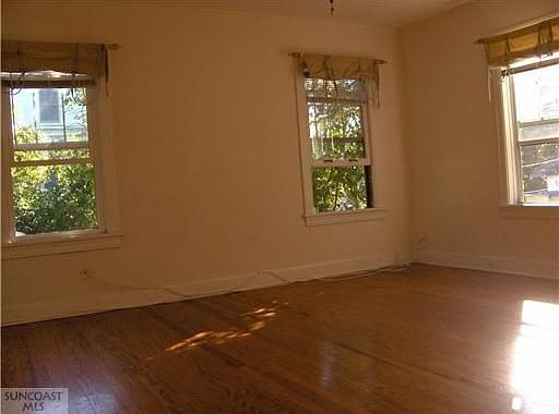 4th image of 338 13th Ave NE