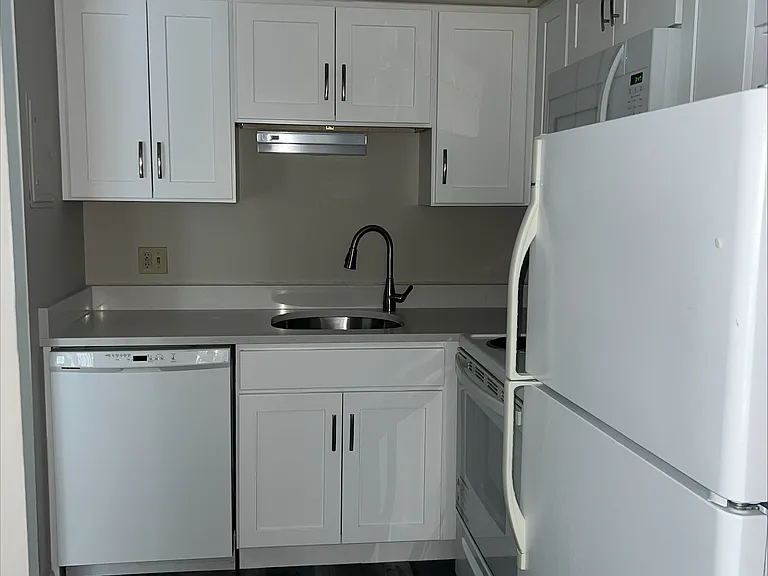 Woodruff Court Apartments — Photo 9