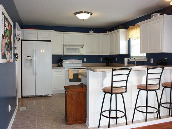 3rd image of 511 Helmwood Cir