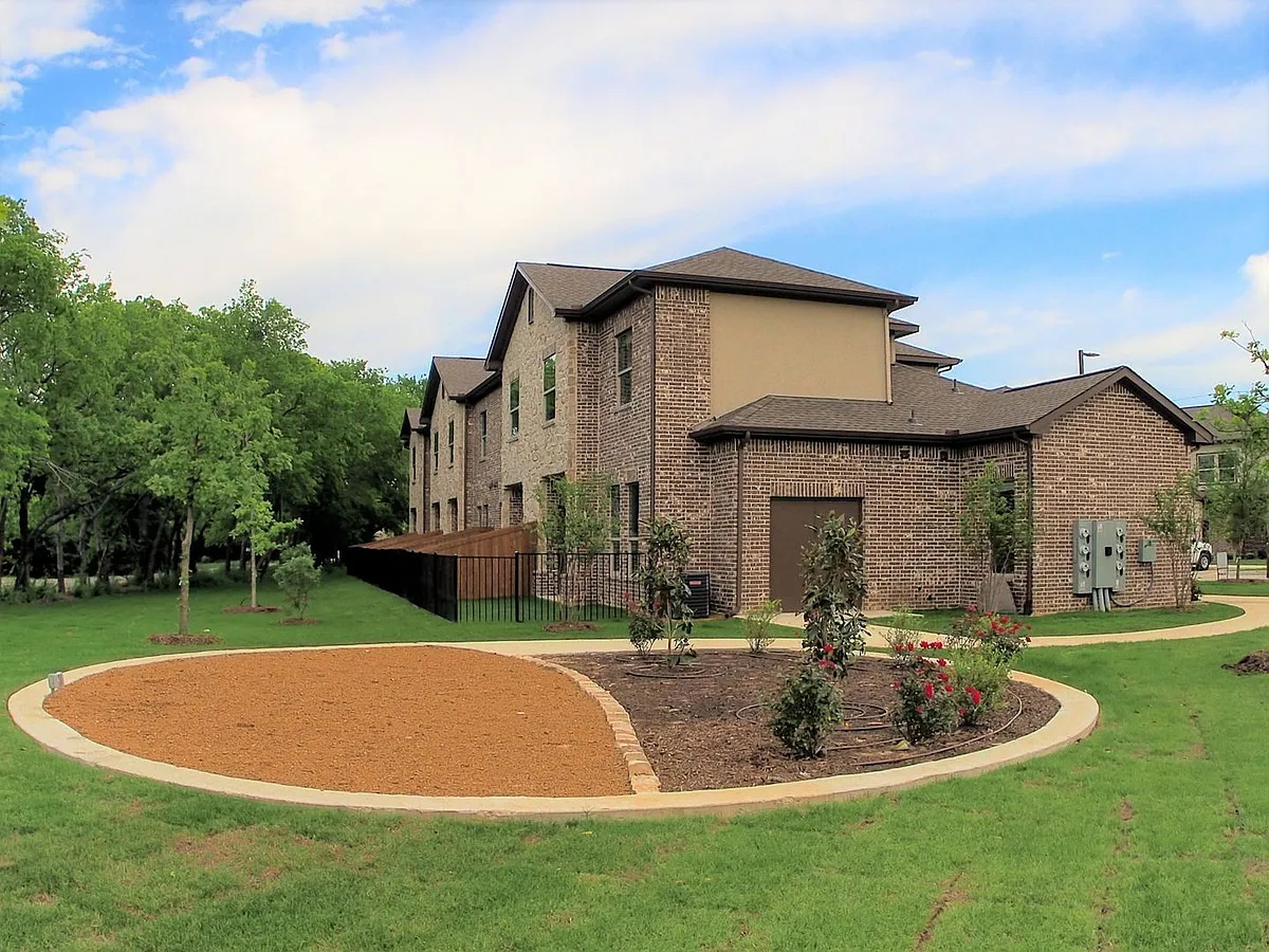 Building Photo - 1601 Riney Rd #106