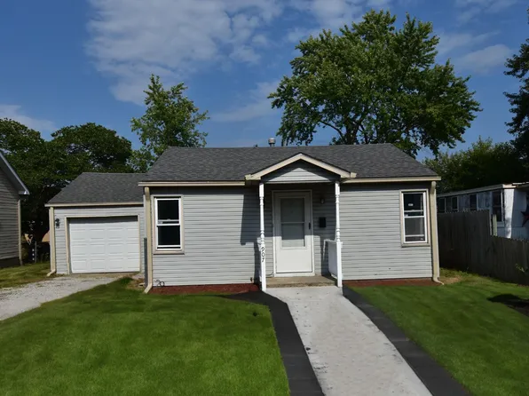 907 S Market St, Winamac, IN 46996