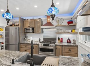 87 Prince St, Chester, NS B0J 1J0