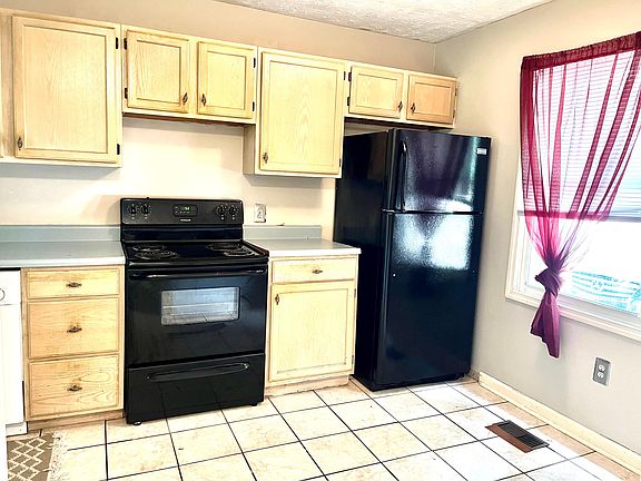 2nd image of 202 Lakeview Dr