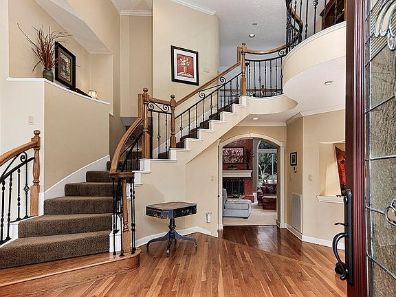 2nd image of 6 Misty Point