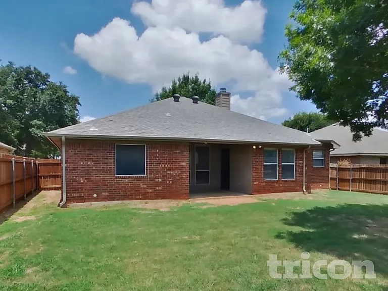 521 Olive St — Photo 15