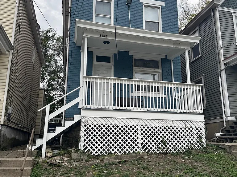 2345 Victor St — Photo 1