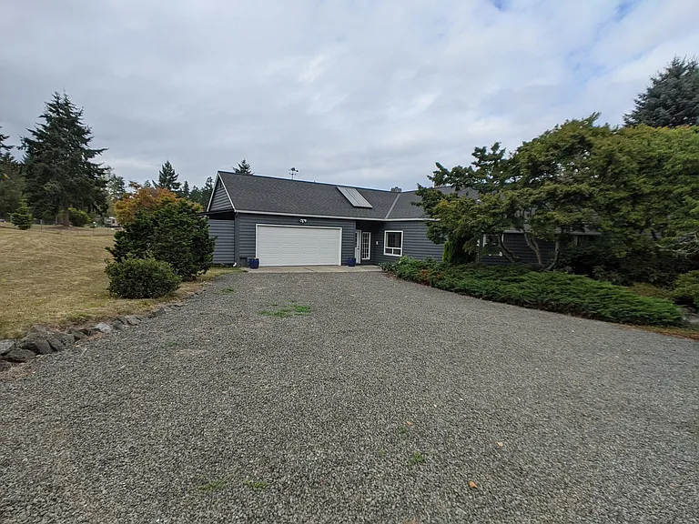 251 Old Schoolhouse Rd — Photo 2