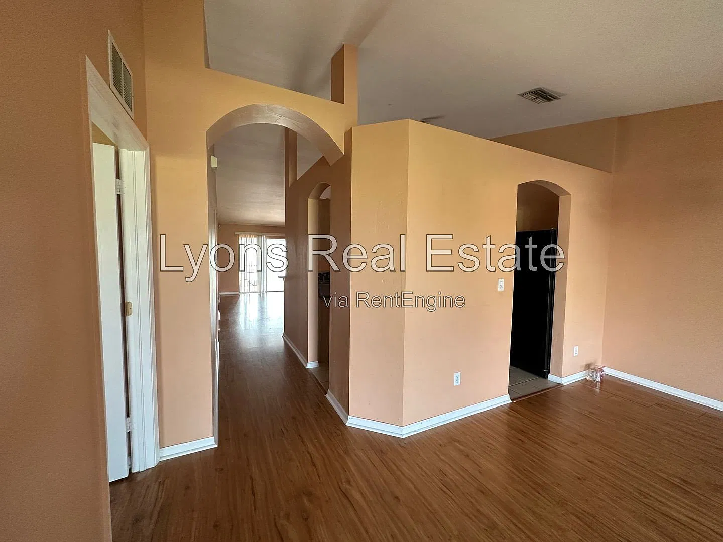 3 bed, 2.0 bath, 1650 sqft, $1,625 — Photo 4