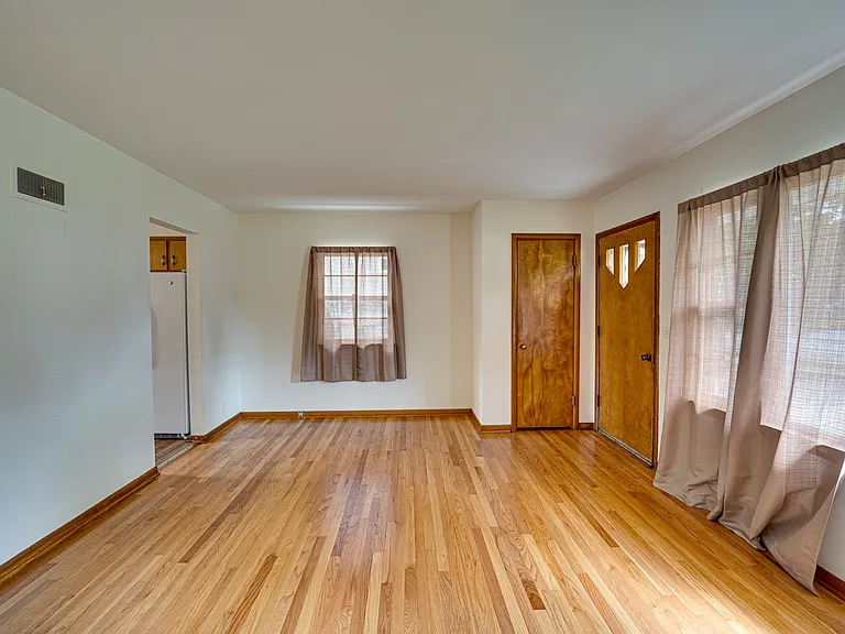 1221 N Webster St — Photo 10