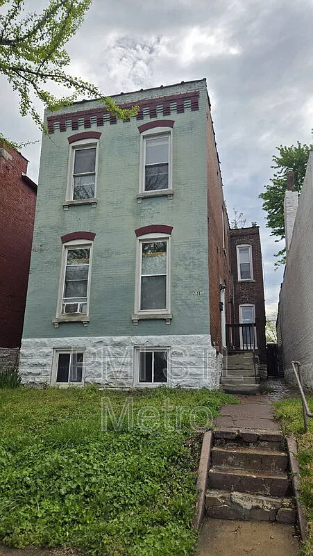 1 bed, 1.0 bath, 886 sqft, $985 — Photo 1