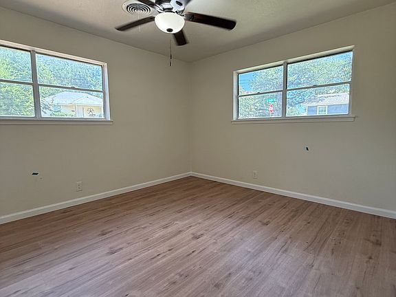 5th image of 300 Collinsville St