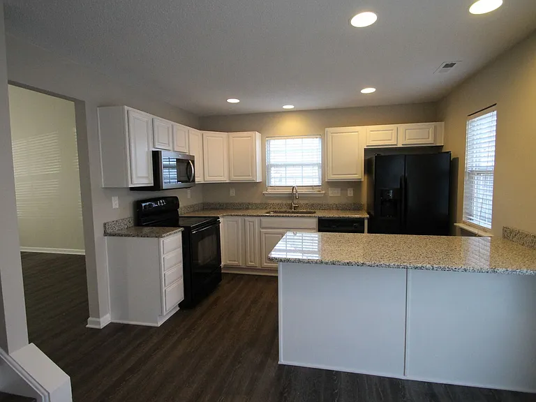 8065 Kennet Ln — Photo 5