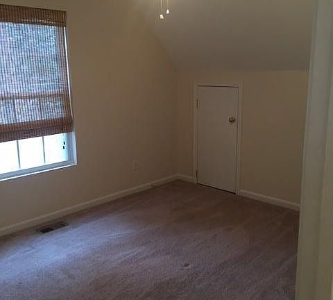 5th image of 3929 Acorn Dr NE