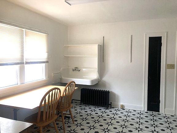 4th image of 925 16th St APT 4