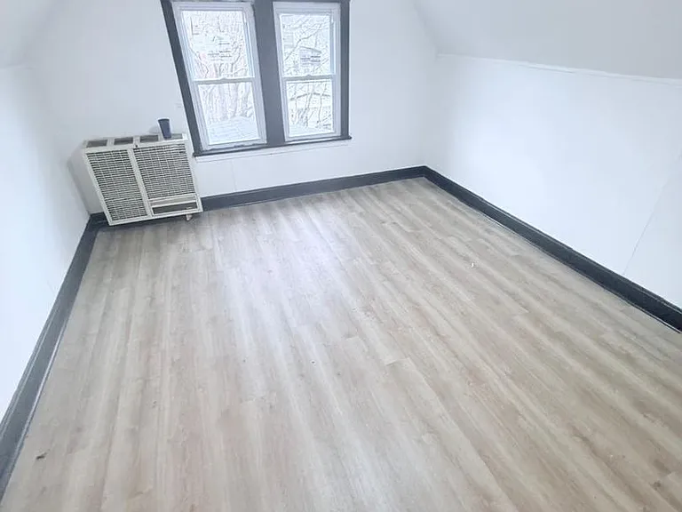 2791 E 127th St — Photo 26