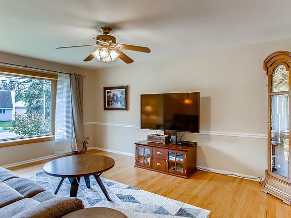 4th image of 210 E Traube Ave