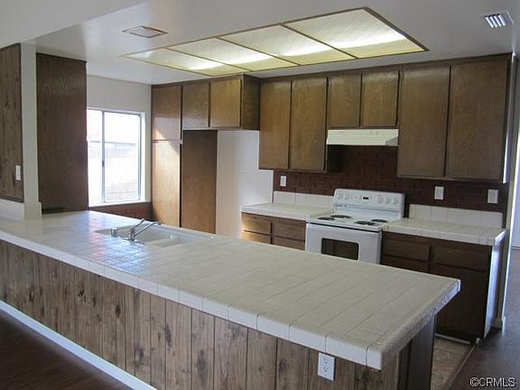 3rd image of 2621 S Lemon Pl