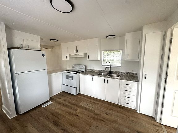 3rd image of 188 Bismarck Dr #8