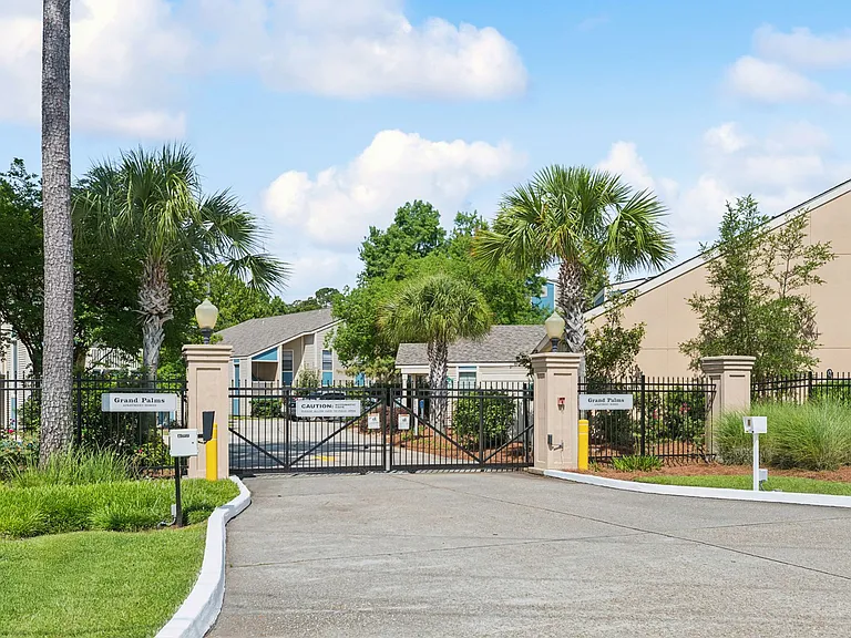 Grand Palms — Photo 22
