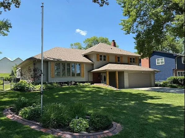 516 S 130th St, Omaha, NE 68154