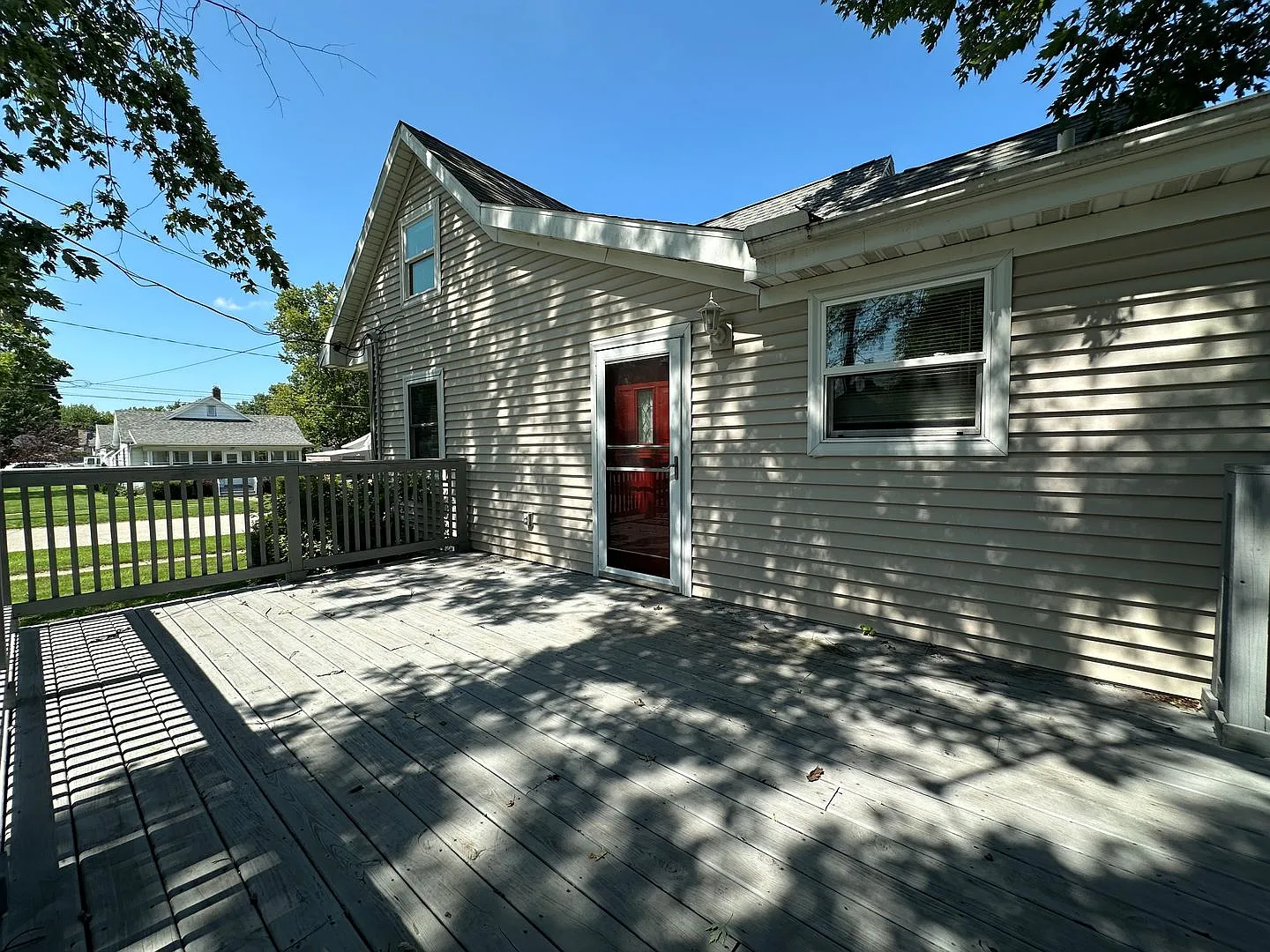 Stunning 3-Bedroom, 3-Bath Home with Luxury Features and Ample Space — Photo 4