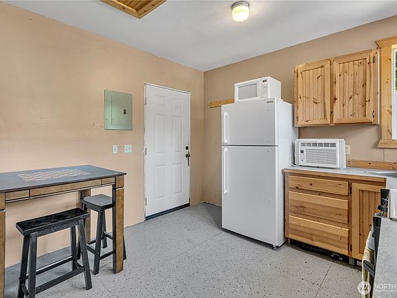 4th image of 39420 Ski Park Road E