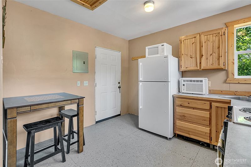 4th image of 39420 Ski Park Road E