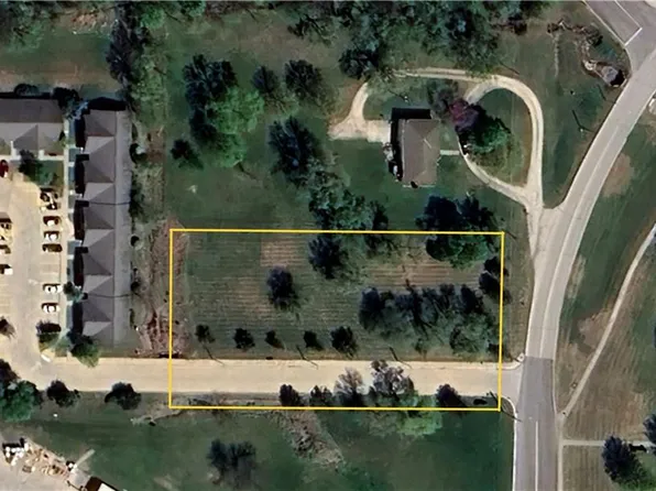 Hospital Dr, Paola, KS 66071