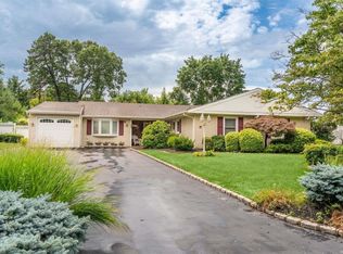 26 Hawkins Path, Coram, NY 11727