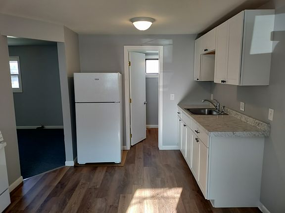 3rd image of 164 Elm St Floor 1