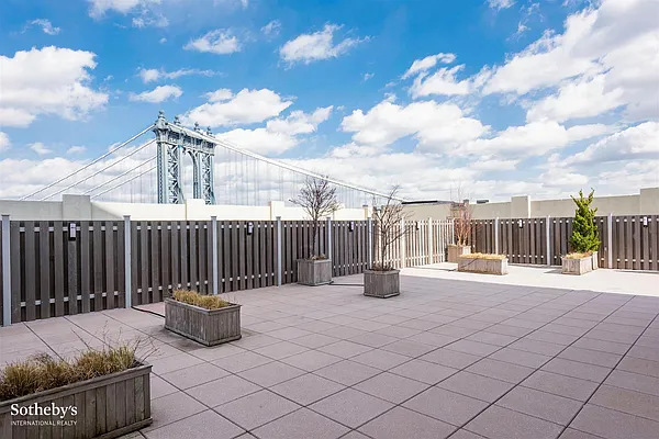 Sold by Sotheby's International Realty | media 10
