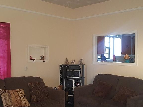 2nd image of 701 Walnut Ave