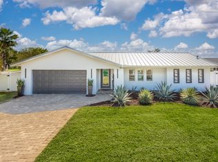 4 Country Club Rd, Cocoa Beach, FL 32931