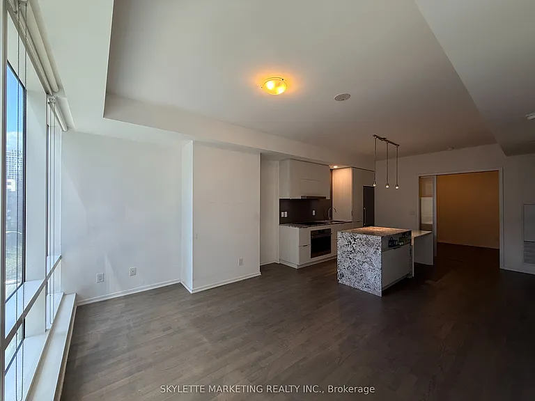 1 Bloor St E #422 — Photo 5