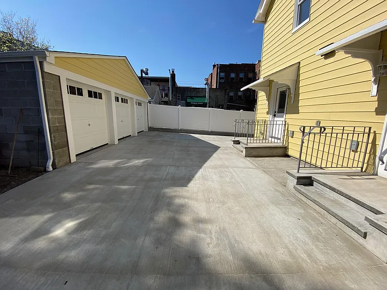 10 N Dutcher St — Photo 35