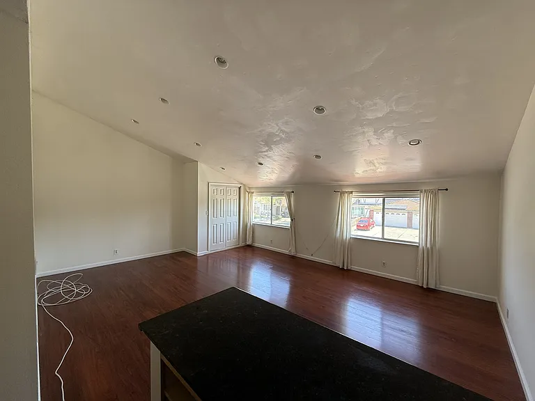 2659 Glen Loman Way — Photo 17