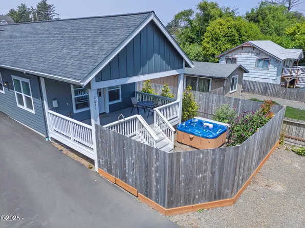 2631 NE Quay Ave, Lincoln City, OR 97367