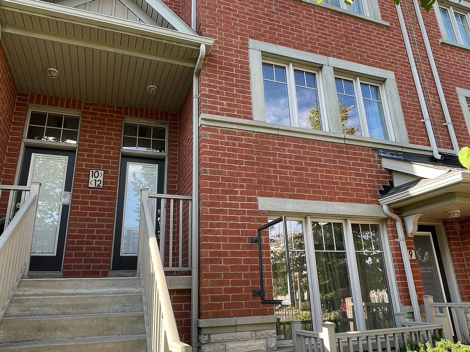 4 bed, $3,300 — Photo 1