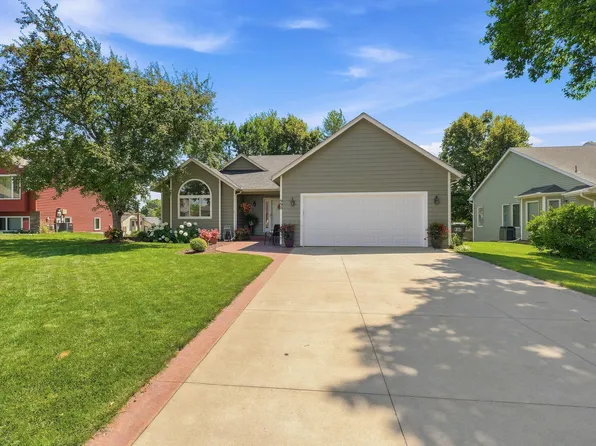 990 Ticonderoga Trl, Eagan, MN 55123