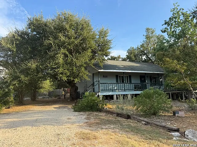2 bed, 1.0 bath, 912 sqft, $1,600 — Photo 4