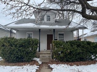 132 W 2nd St, Roxana, IL 62084