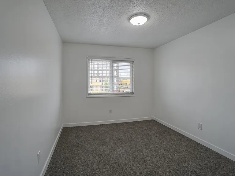 4875 SW Lombard Ave — Photo 25
