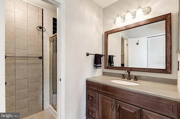 100 Elm Tree Ln — Photo 11