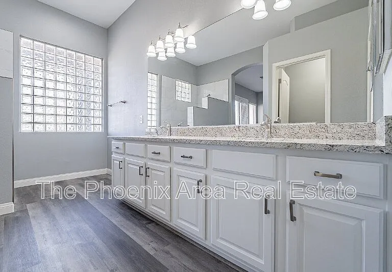 231 S Beverly St — Photo 31