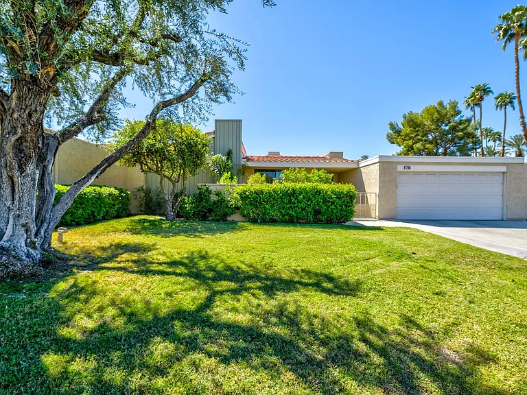 72385 Beverly Way — Photo 11