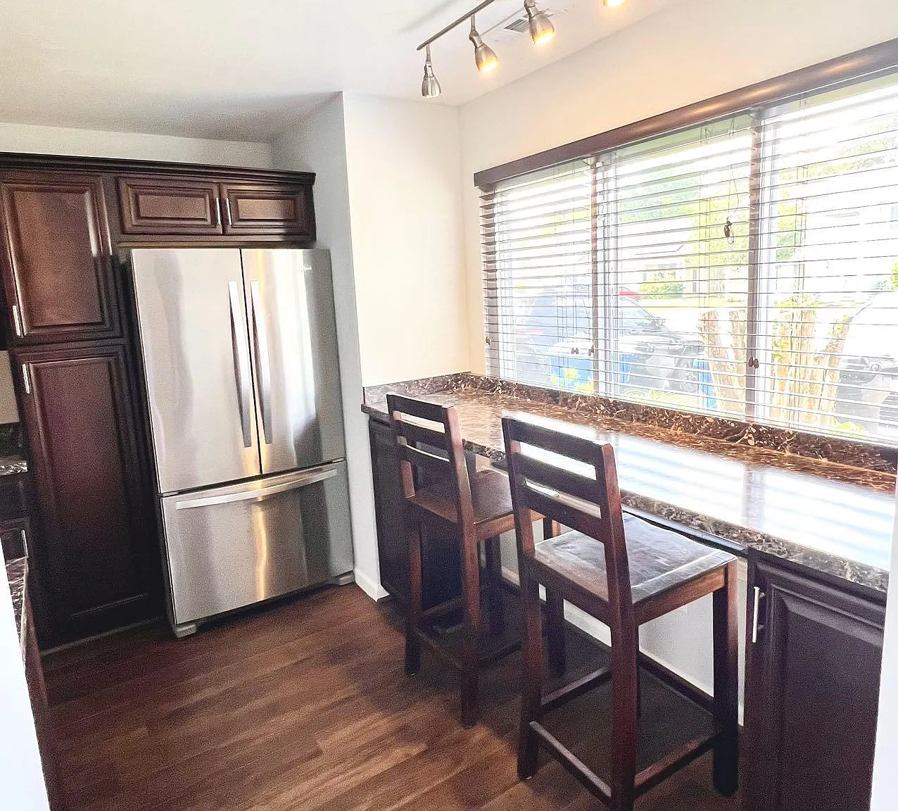 2 bed, 1.5 bath, 1138 sqft, $1,795 — Photo 3